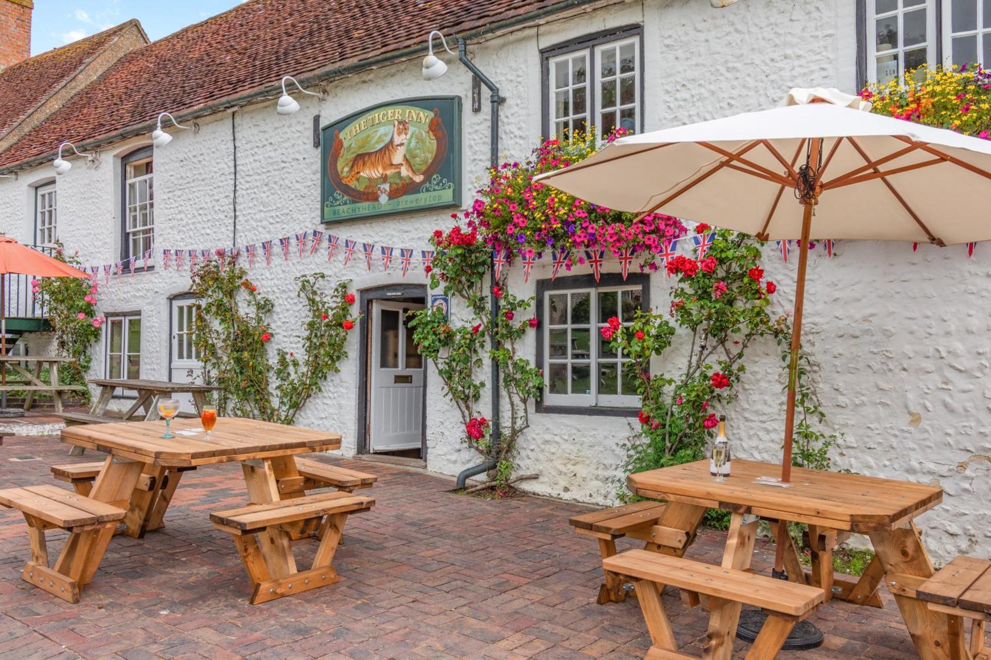 Tiger Inn - Elizabeth Eastdean Luaran gambar