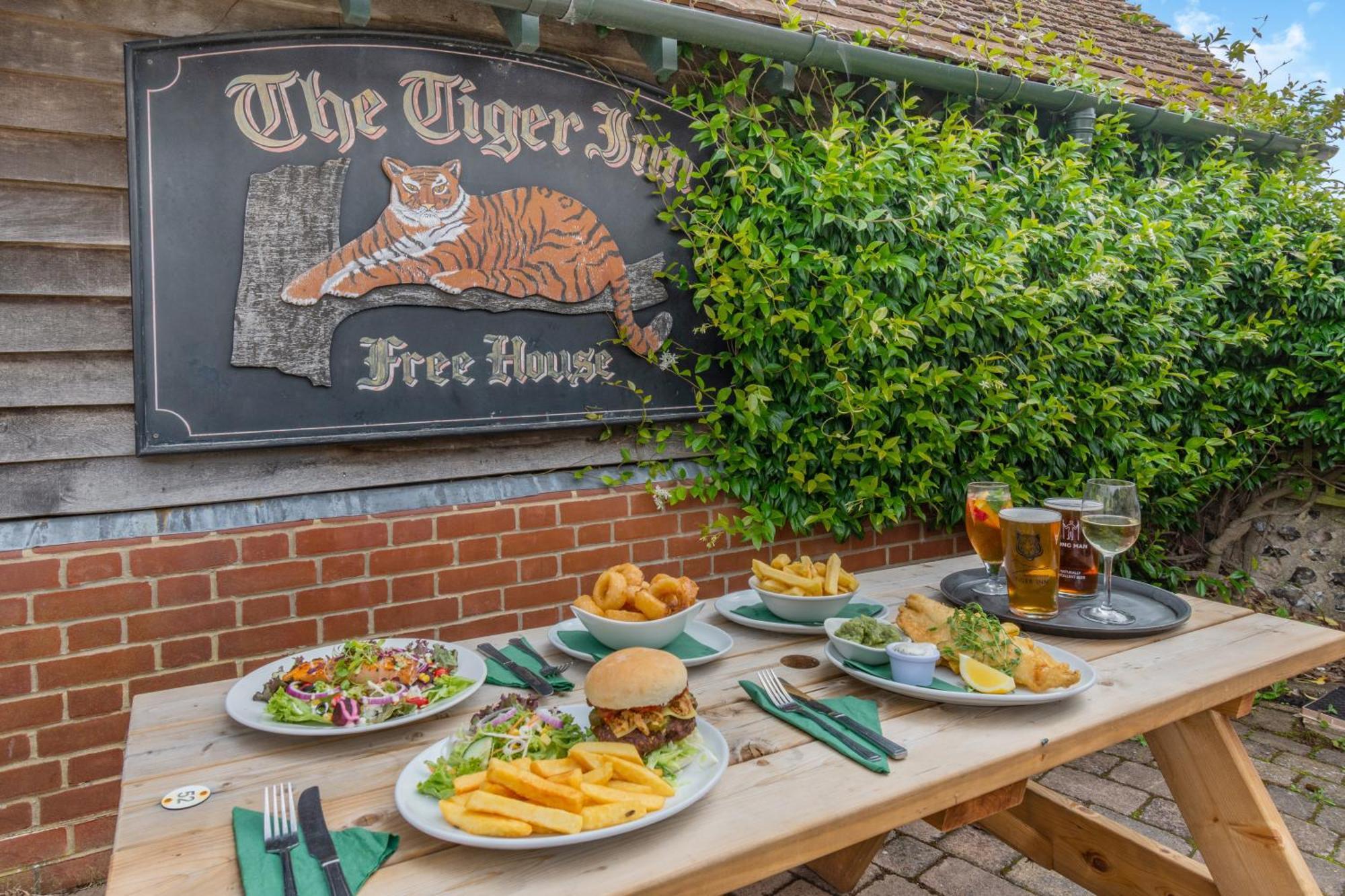 Tiger Inn - Elizabeth Eastdean Luaran gambar