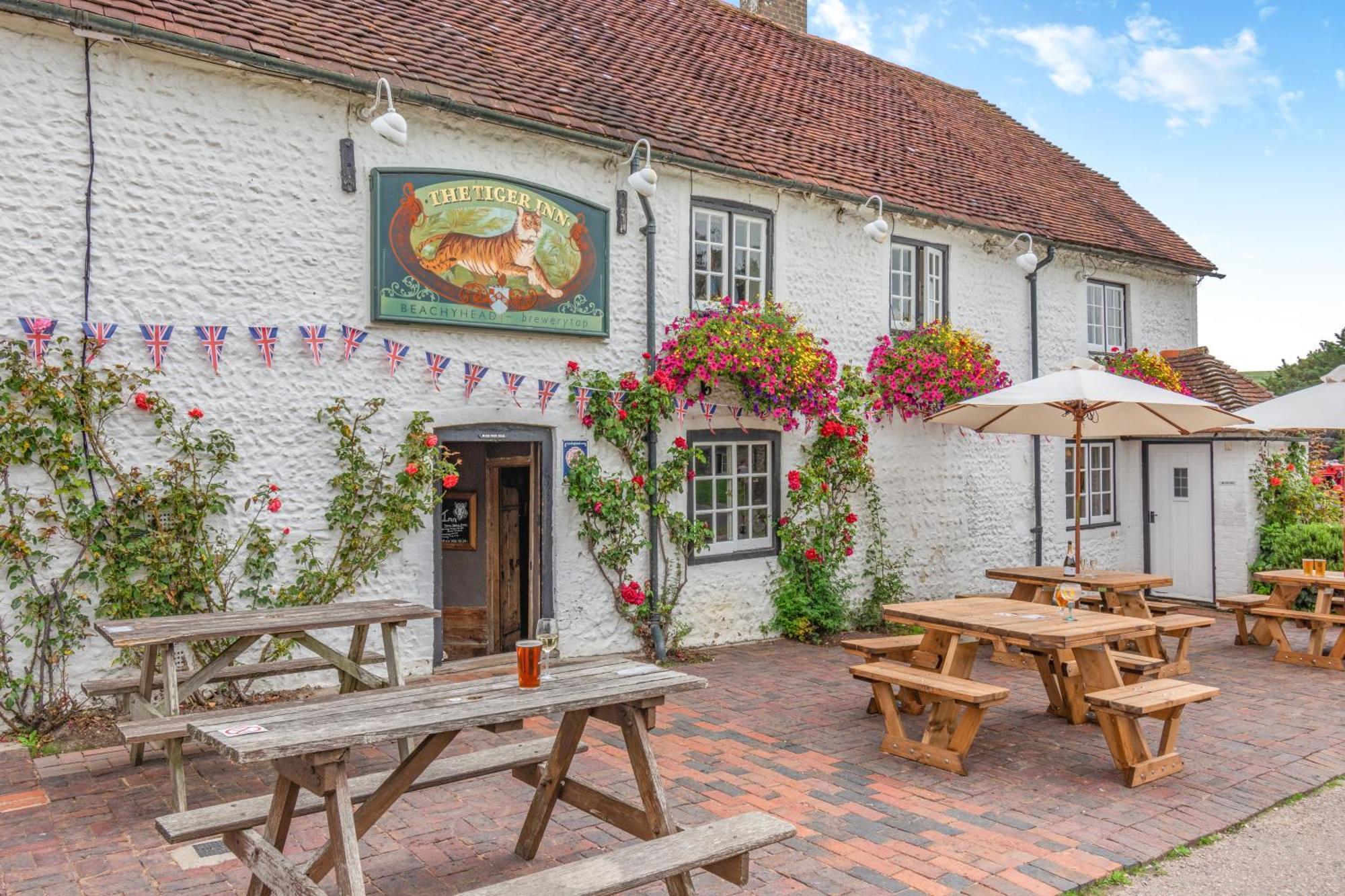 Tiger Inn - Elizabeth Eastdean Luaran gambar